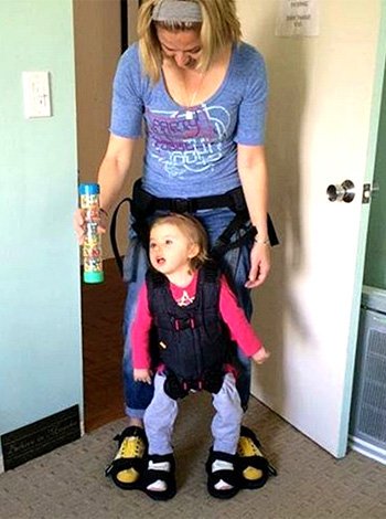 Imagen de Niños con discapacidad pueden caminar con sus padres