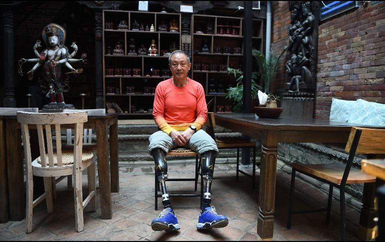 Imagen de Un escalador chino amputado de ambas piernas corona el Everest